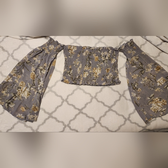 Floral Offshoulder Shein Top - Picture 3 of 4